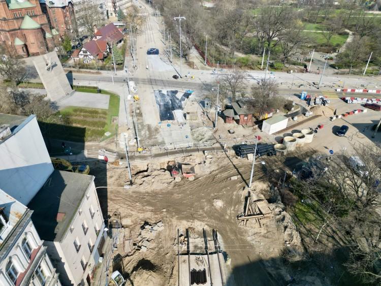 Remont Pomorskiej: końca nie widać! Spóźnienie z 21 powodów