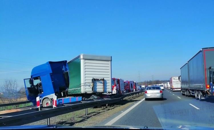 Zablokowana autostrada A4. Jadący z Wrocławia powinni wybrać inną drogę