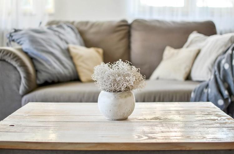 Wrocław: Miał siedzieć w więzieniu, schował się w wersalce. Trzeba było użyć siły