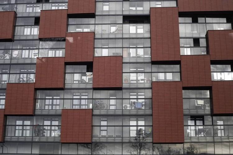 Rzeczy na ich balkonach są widoczne dla tysięcy ludzi dziennie [ZDJĘCIA]