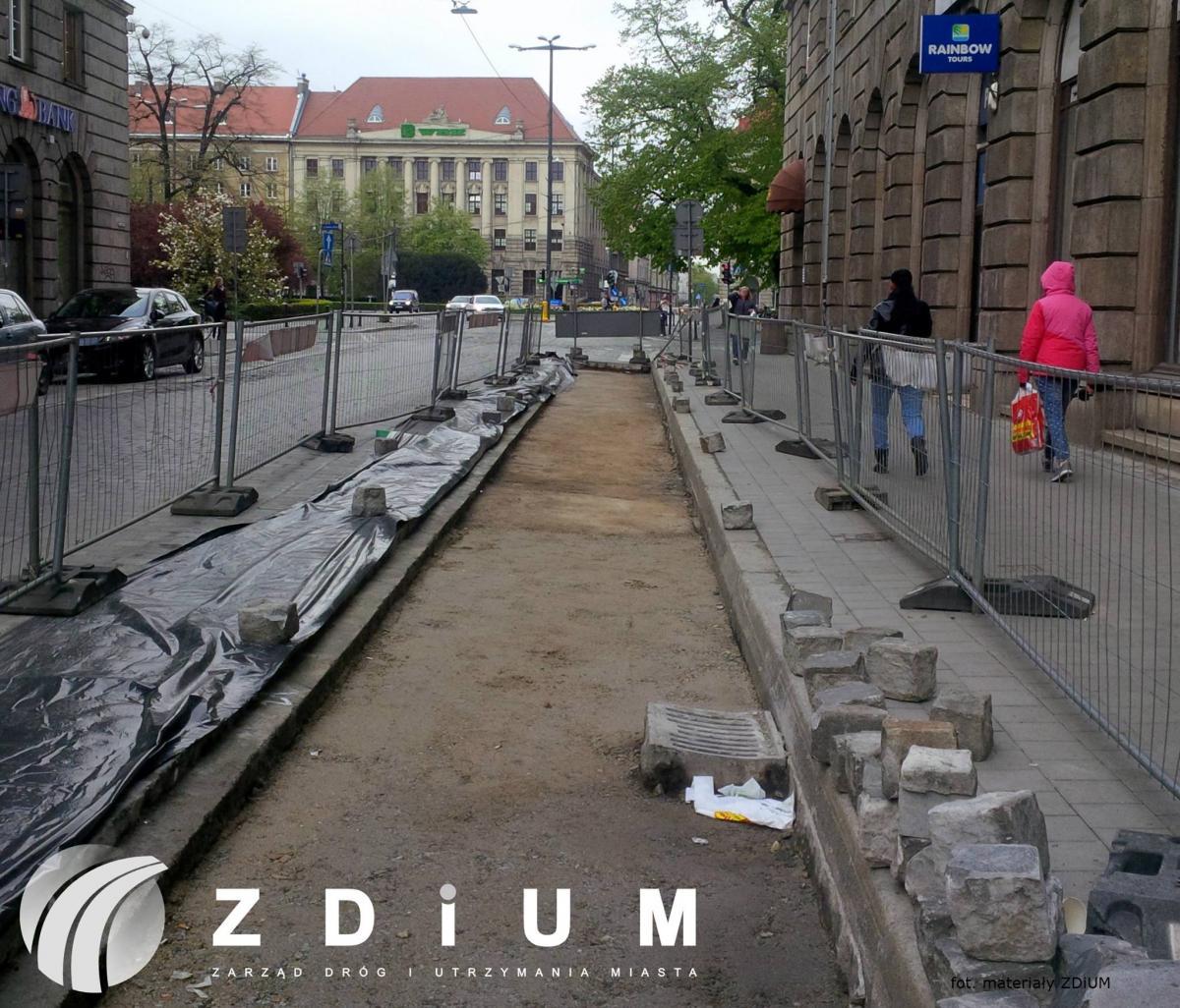 Opóźnienia na budowie tras rowerowych w pobliżu Dworca Głównego. Były problemy z podwykonawcą