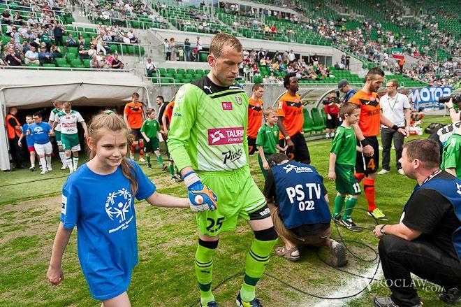 Śląsk wymęczył zwycięstwo nad Widzewem Łódź i jest coraz bliżej utrzymania 