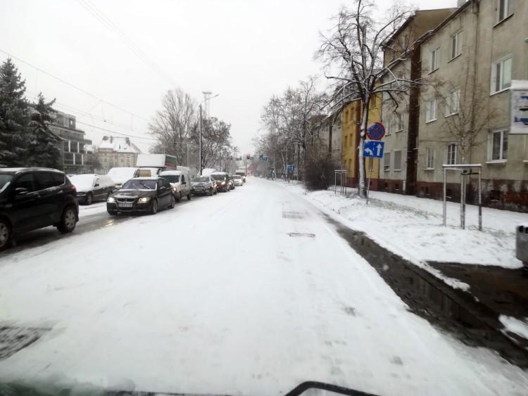 Bardzo niebezpiecznie na drogach. Jest ostrzeżenie pogodowe