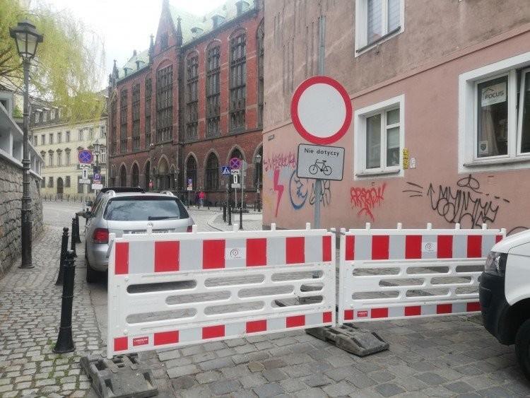 Wrocław: Utrudnienia w ruchu na pięciu ulicach. Tędy nie przejedziesz