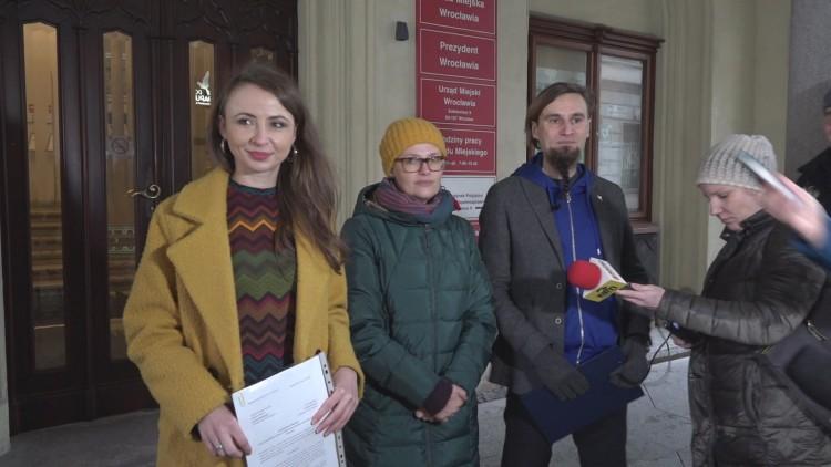 Urzędnicy nie mogą zarejestrować małej Polki. Problem: ma dwie matki