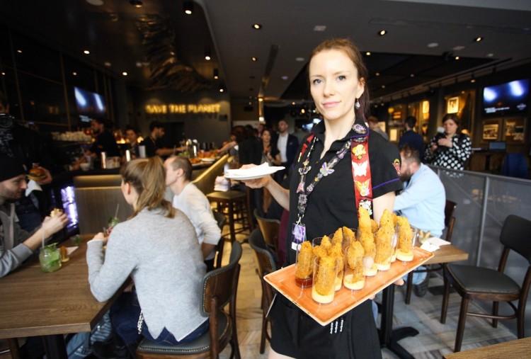 Hard Rock Cafe Wrocław już gotowa. Kiedy otwarcie? [ZDJĘCIA WNĘTRZ]