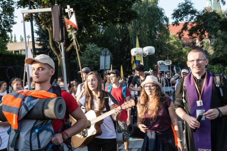 Wrocławska piesza pielgrzymka do św. Jadwigi. Pielgrzymi dotarli już do Trzebnicy