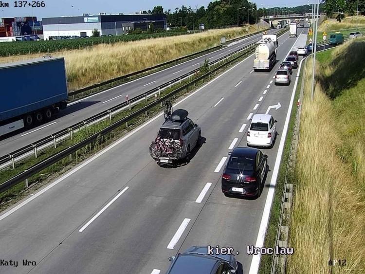 Autostrada A4 zalana fekaliami. Pas w stronę Wrocławia zablokowany