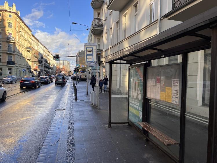 Kto to projektował? Aby sprawdzić, kiedy będzie tramwaj, musisz wejść na ulicę