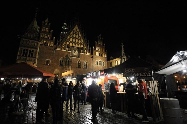 Ponad 60 tys. osób spędziło Sylwestra na wrocławskim Rynku [ZDJĘCIA, STATYSTYKI]