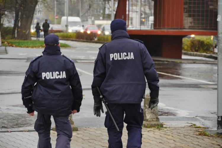 Biegał z nożem po ulicy. Akcja policji na Strzegomskiej