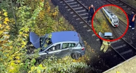 Opel spadł z wiaduktu wprost na tory kolejowe. Za kierownicą siedziała 18-latka 