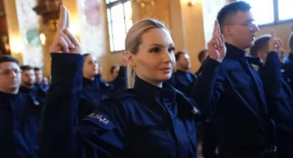 90 nowych policjantów złożyło ślubowanie. Teraz szkolenie, a potem służba w terenie