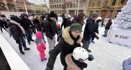 Lodowisko na Rynku we Wrocławiu już działa! Ale ludzi!