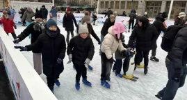 Małe lodowisko, duża dyskusja. Dlaczego tafla na Rynku jest tak niewielka?