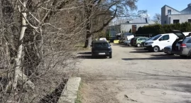 Ulica na Maślicach ma być przejezdna na całej długości. Mieszkańcy boją się o park i drzewa 