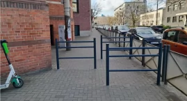 Miasto zastawiło zasieki na rowerzystów w centrum