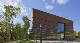 Narodowe Forum Muzyki na placu Wolności stanęło tam gdzie kiedyś była inna świątynia sztuki. Ale dopiero po 70 latach