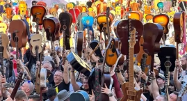 Gitarowy Rekord Świata tym razem poza zasięgiem. Zabrakło prawie pół tysiąca gitar [ZDJĘCIA]