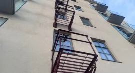 Tajemnicze konstrukcje na apartamentowcu. Zostały ob&hellip;