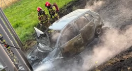 Pożar auta na A4. Kierowca i pasażerowie zniknęli w &hellip;