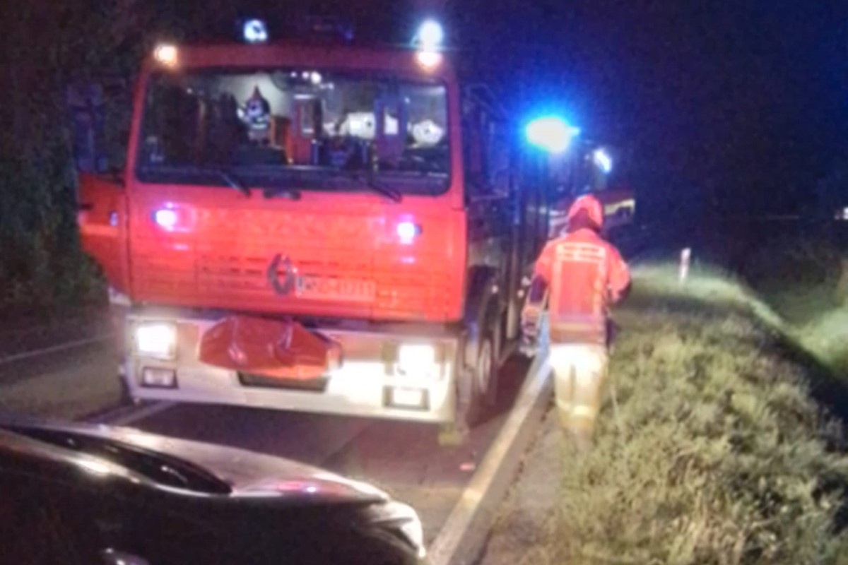 Nasielsk. W Chrcynnie kierowca motocykla zasłabł i zjechał z drogi wojewódzkiej do rowu