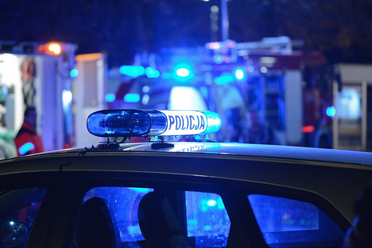 Nowy Dwór Mazowiecki. 52-latka przecięła nożem opony w zaparkowanym BMW. Kobiecie grozi kara do 5 lat więzienia