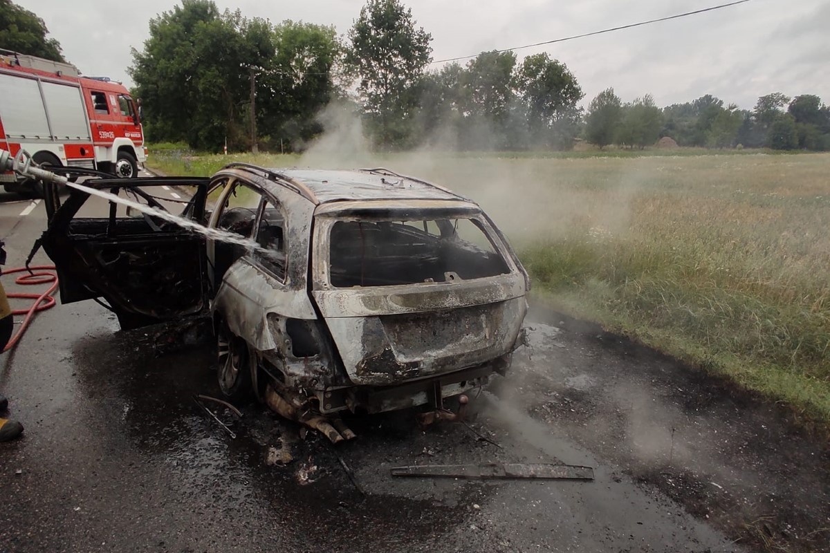 Nasielsk. Pożar Mercedesa w Mazewie Dworskim 