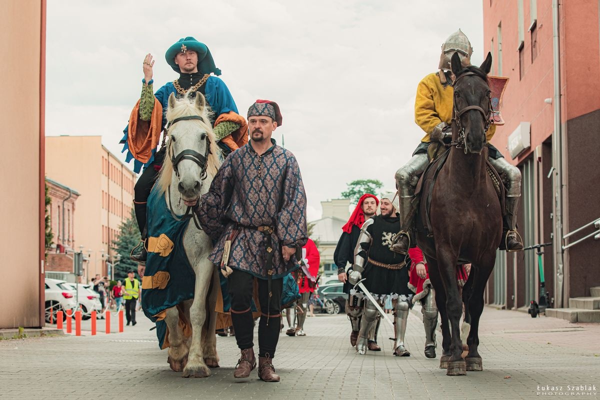 Nowy Dwór Mazowiecki. Podróż do średniowiecza. Uroczysta parada i inscenizacja nadania praw miejskich