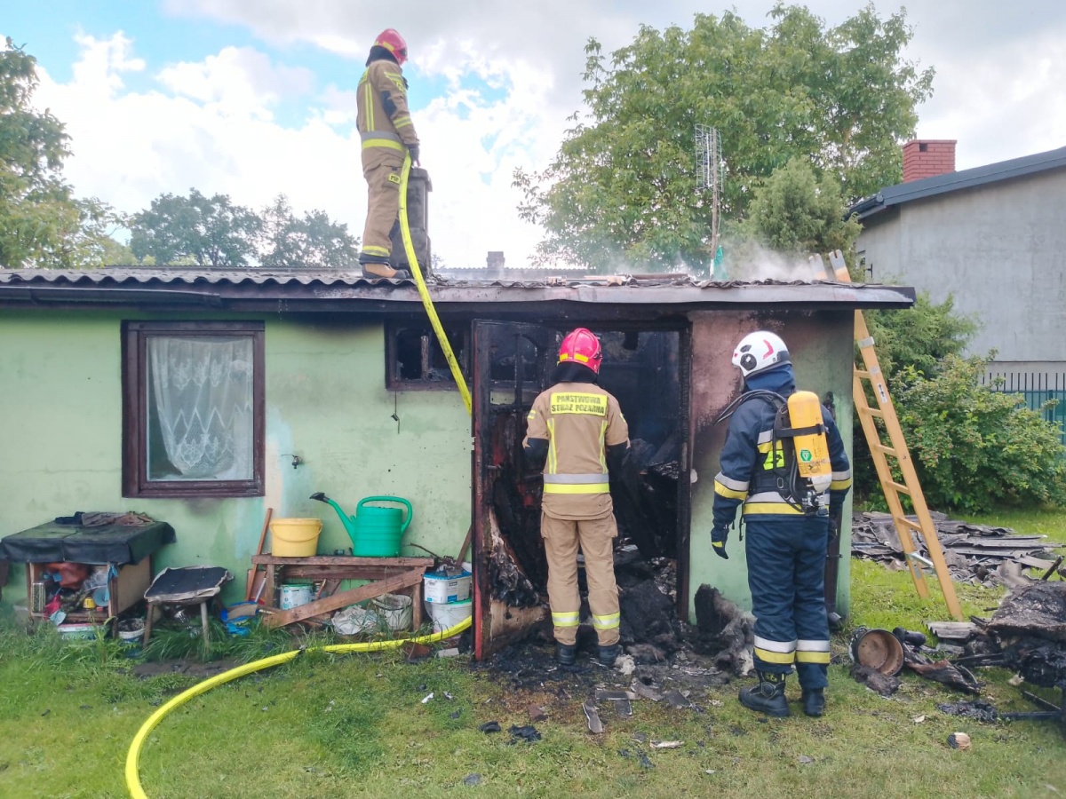 Czosnów. Pożar budynku gospodarczego w Łosiej Wólce