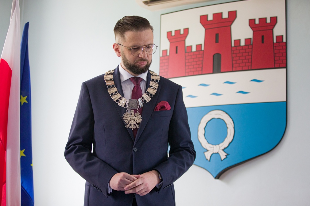 Radni zdecydowali o wysokości pensji burmistrza. Sebastian Sosiński zarobi mniej od poprzednika