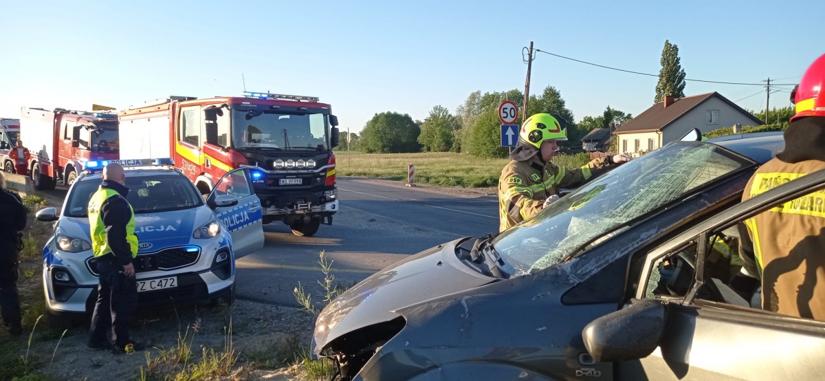 Czosnów. Straciła panowanie nad autem, wypadła z drogi i uderzyła w barierę