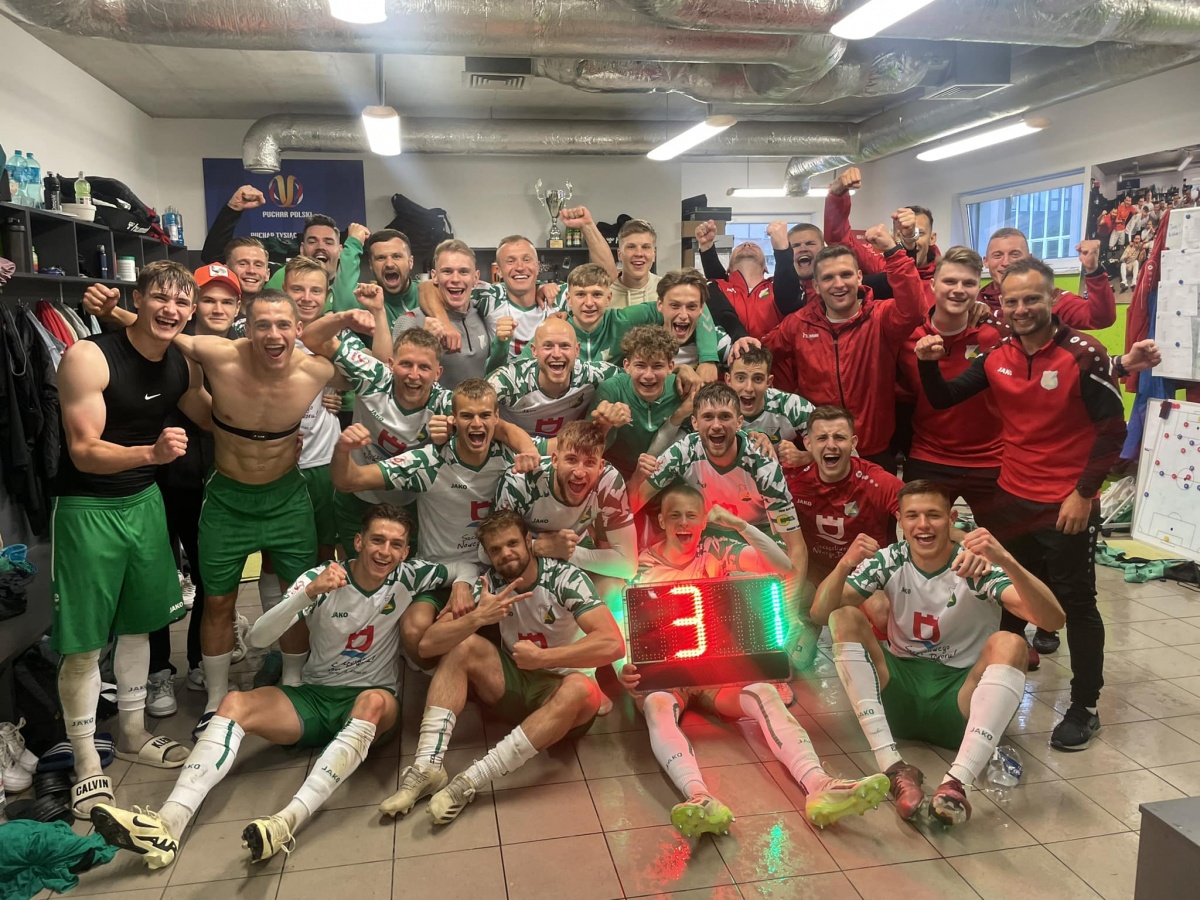 Cenne trzy punkty Świtu z sąsiadem w tabeli. Dublet Ciacha i fantastyczny gol Wiśniewskiego