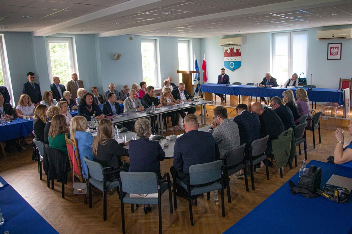 Wznowiona sesja Rady Miejskiej w Nowym Dworze Mazowieckim. Kto będzie przewodniczącym? Relacja na żywo