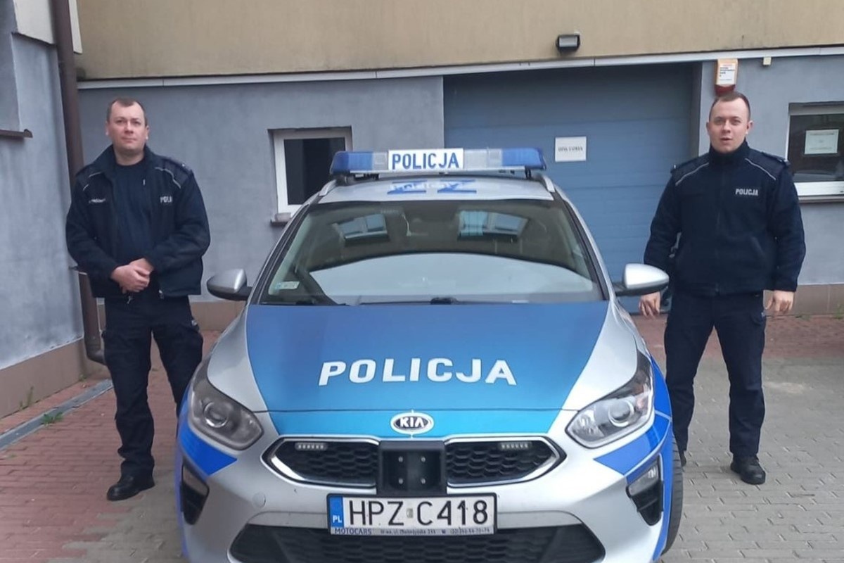Nasielsk. 4-miesięczna dziewczynka miała problemy z oddychaniem. Policjanci eskortowali auto do szpitala