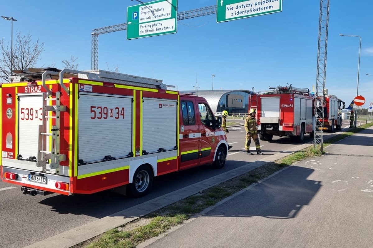 Bagaż bez opieki na lotnisku w Modlinie. Ewakuowano ponad 200 osób