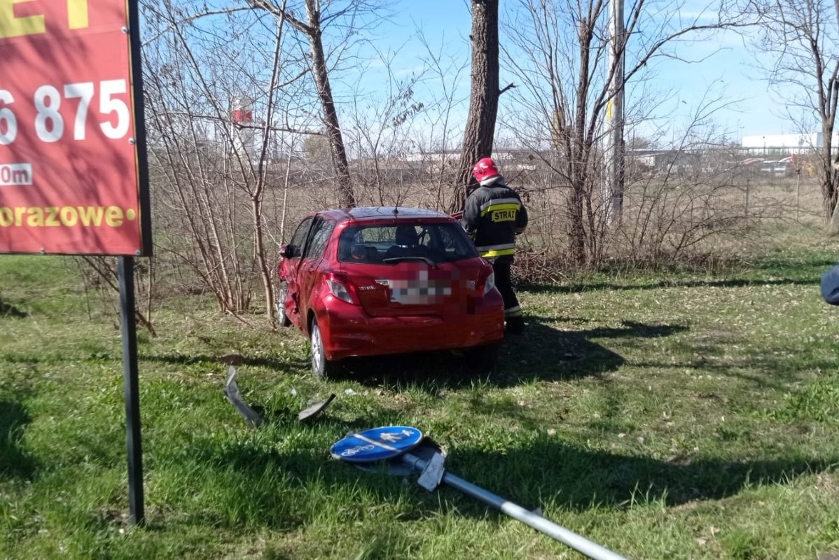 Nowy Dwór Mazowiecki. Dwie Toyoty zderzyły się na ulicy Leśnej. Jedna osoba została poszkodowana