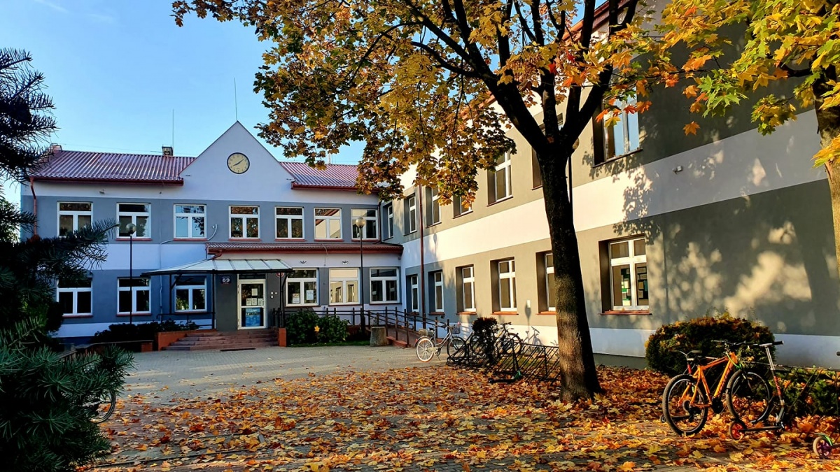 Czosnów. Remonty szkół w Łomnie i Cząstkowie Mazowieckim. Jakie prace zaplanowano?