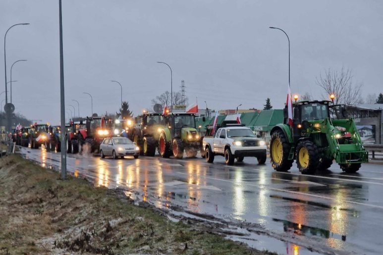 Szykuje się drogowy paraliż. W środę rolnicy zablokują trasę S7 w Kazuniu Nowym