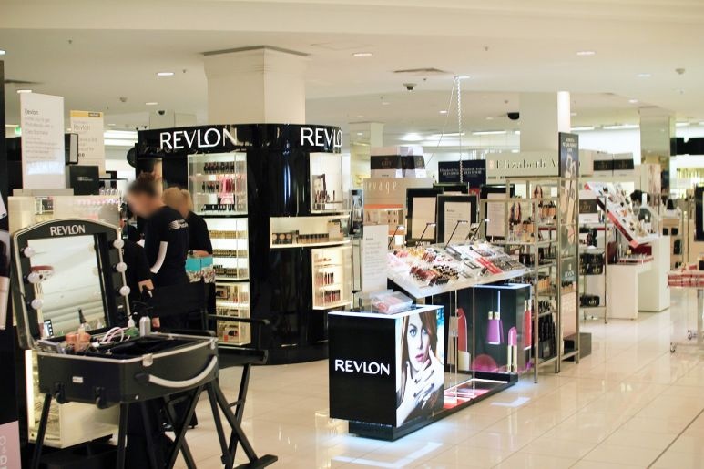 Nowy Dwór Mazowiecki. Kradła markowe perfumy w drogerii. Straty oszacowano na blisko 5 tys. zł