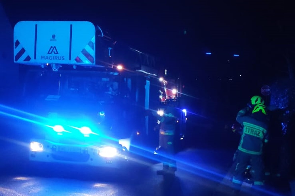 Nowy Dwór Mazowiecki. Pożar sadzy w kominie domu jednorodzinnego przy ulicy Kolejowej