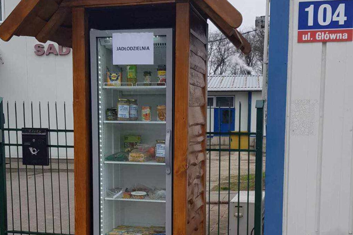 Czosnów. W Sadach powstała jadłodzielnia. Od środy można tam się dzielić jedzeniem z potrzebującymi