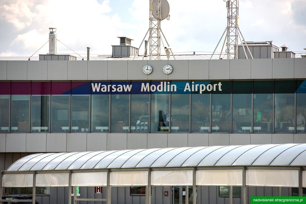 35-latek nie został wpuszczony na pokład. Zaczął grozić, że spali lotnisko
