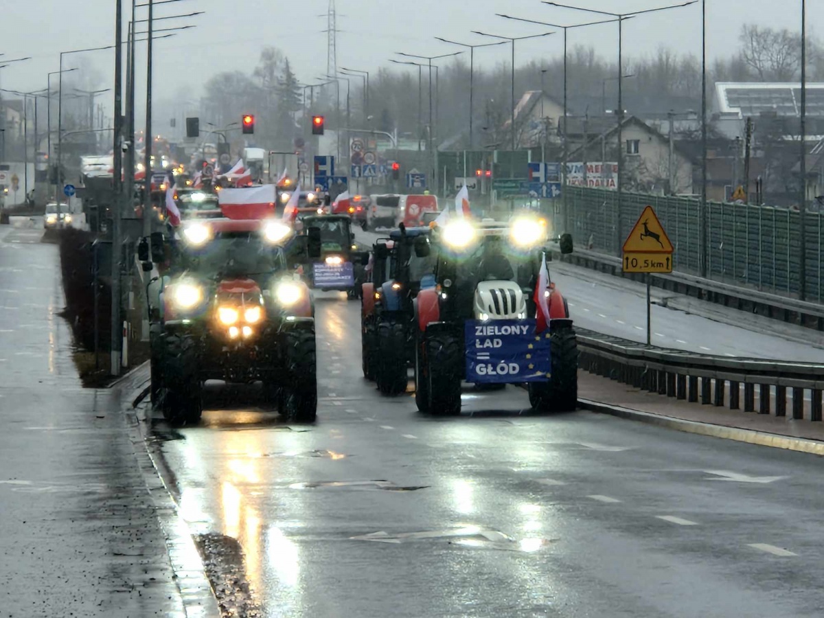 Czosnów. Duże utrudnienia dla kierowców. Rolnicy zapowiadają całodobową blokadę na S7