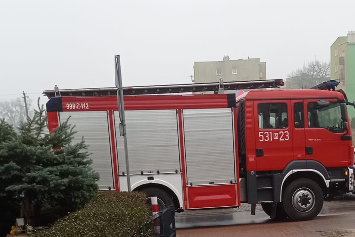 Nowy Dwór Mazowiecki. Przy ulicy Bohaterów Modlina kobieta straciła przytomność. Reanimacja trwała kilkadziesiąt minut