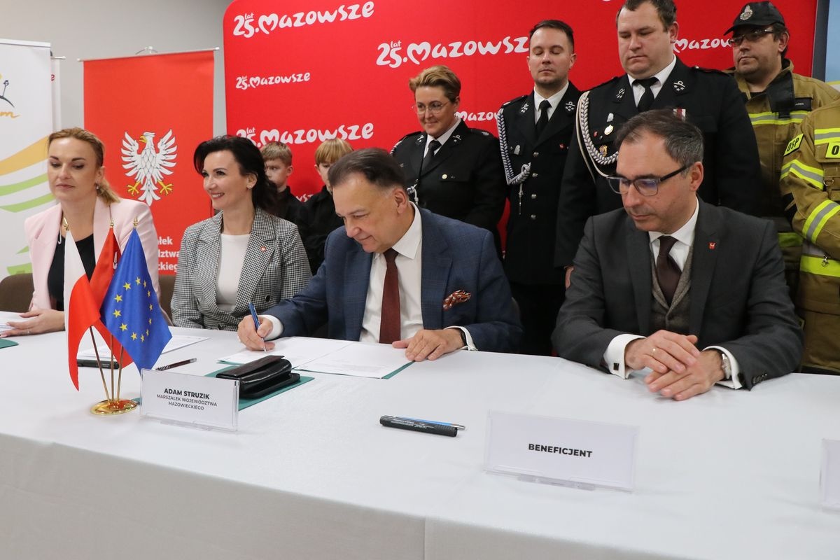 Strażacy z Warszawy i podwarszawskich powiatów dostaną nowe wozy
