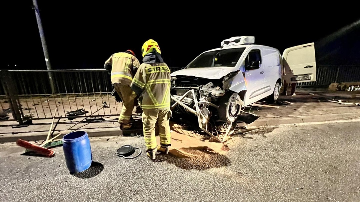 Nowy Dwór Mazowiecki. Jechał za szybko ulicą Warszawską. Skasował barierki i auto