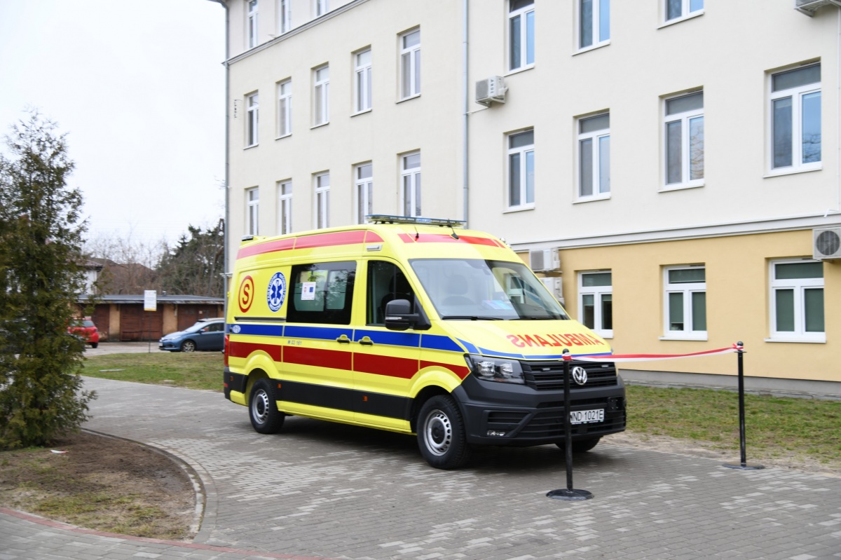 Szpital w Nowym Dworze Mazowieckim z nowoczesną karetką i zmodernizowanym laboratorium