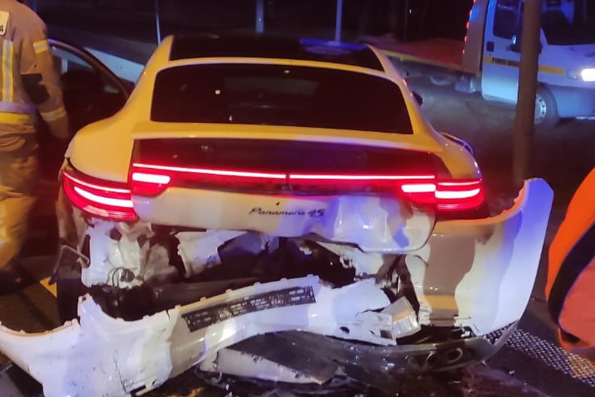 Czosnów. Zderzenie porsche i audi na DK7 w Izabelinie-Dziekanówku