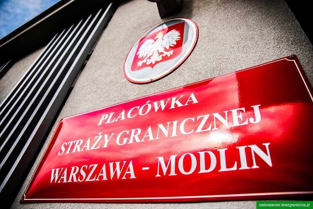 Dwoje pasażerów awanturowało się na lotnisku w Modlinie. Użyto środków przymusu bezpośredniego
